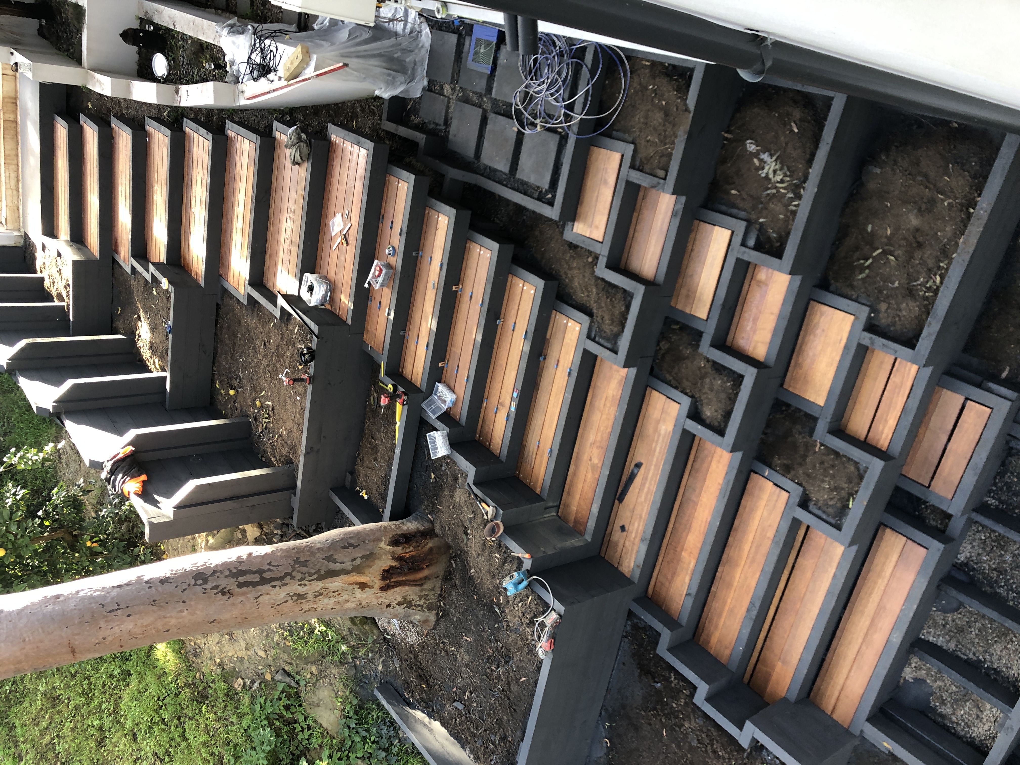 Escaleras exteriores y jardineras del Proyecto Ferrari en Sydney